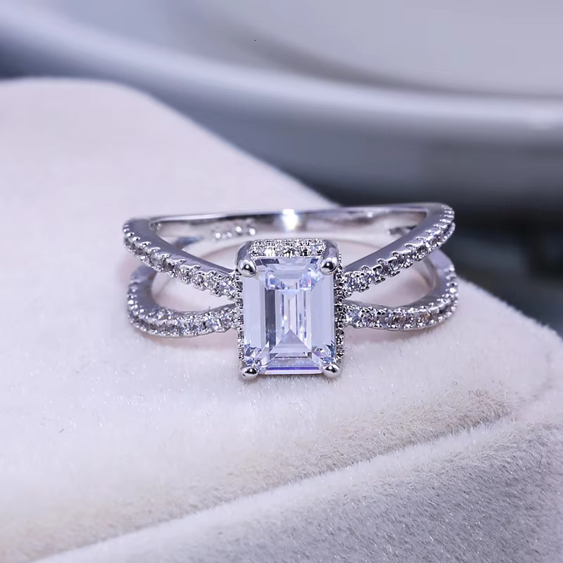 Trendy Design Jewelry Square Cut CZ Diamond Moissanite Ring Engagement