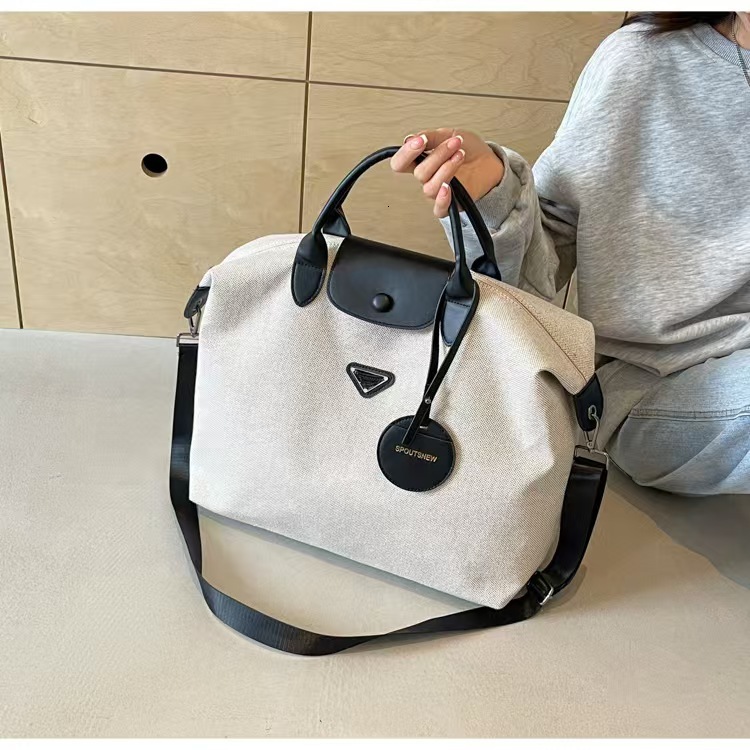 Free Shipping 2025S designer Women s Handbag New Fashionable Trendy Travel Large Capacity Crossbody Bag Portable Leisure Storage Bag Sports Fitness Ba