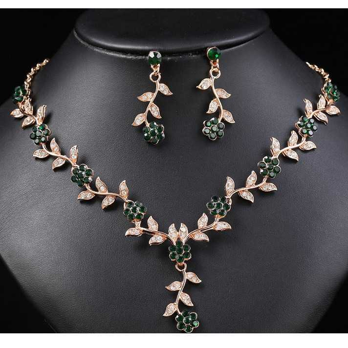 Straight necklace set for brides versatile. Plum shaped necklace with colorful diamonds and collarbone chain W250312