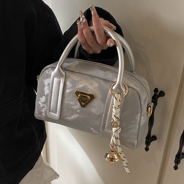 2025 Summer New High End Fashion Designer Handheld Mini Small Square Bag New Trend Small Handbag Premium Storage Bag Wallet Crossbody Bag Casual Saddl
