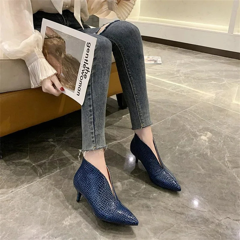 Pointed toe V-mouth patent leather ankle boots womens stiletto autumn snakeskin pattern boots are thin leather boots 250305