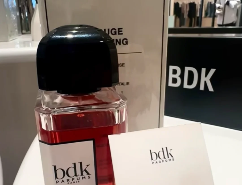 Popular Fruit-Inspired French Perfume Rouge Smoking - Elegant Scent, 100ml Bottle