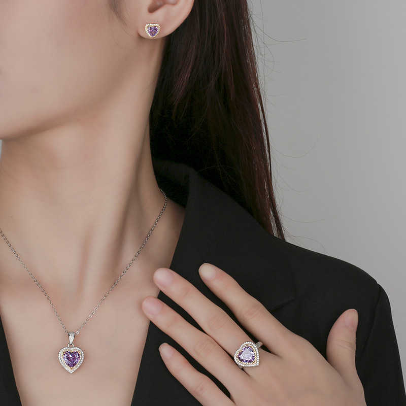 Autumn and Winter New Zhuangsheng High Carbon Diamond Ice Flower Cut Purple Diamond Copper Inlaid Heart Set 10 * 10-6 * 6 W250312