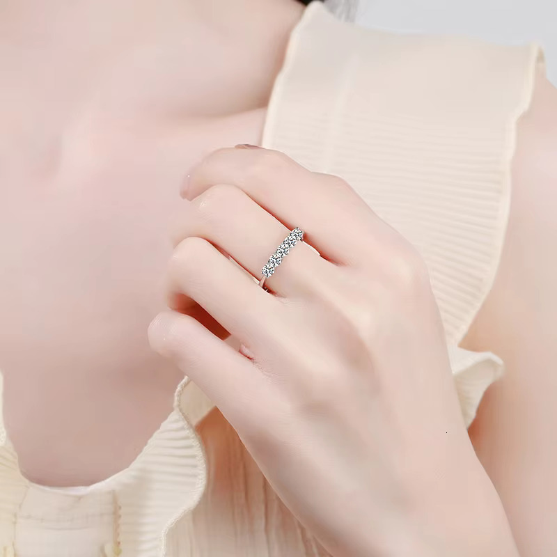 Factory Direct Wholesale Hot Sales Fashion Jewelry Brilliant Cut Moissanite Diamond 925 Silver Moissanite Ring