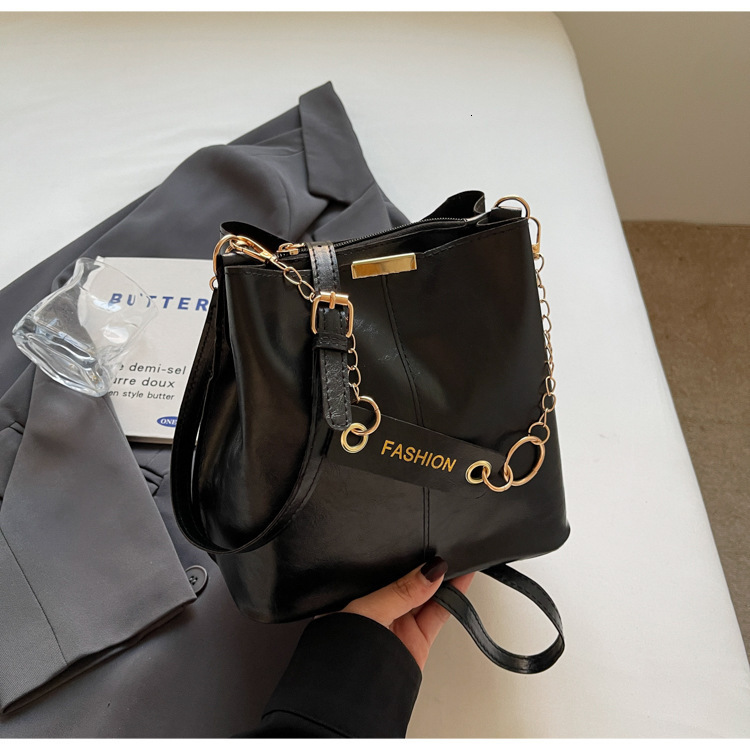 Summer New Chain Leisure Bag Solid Color 2025 Fashion Designer Trend Commuting Bucket Bag Women s Crossbody Bag Mini Handbag Wallet Storage Bag