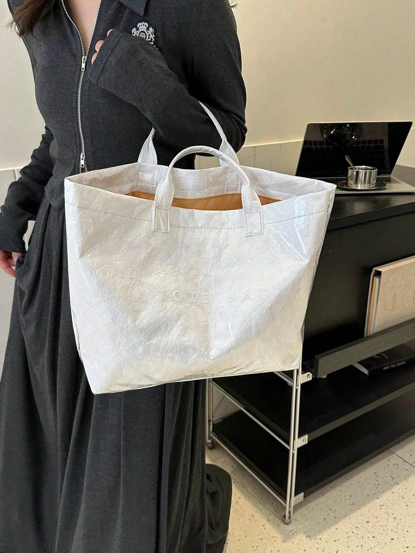 Neutral style retro casual street tote bag minimalist crease high quality transparent PVC waterproof shopping bag-ll 250305