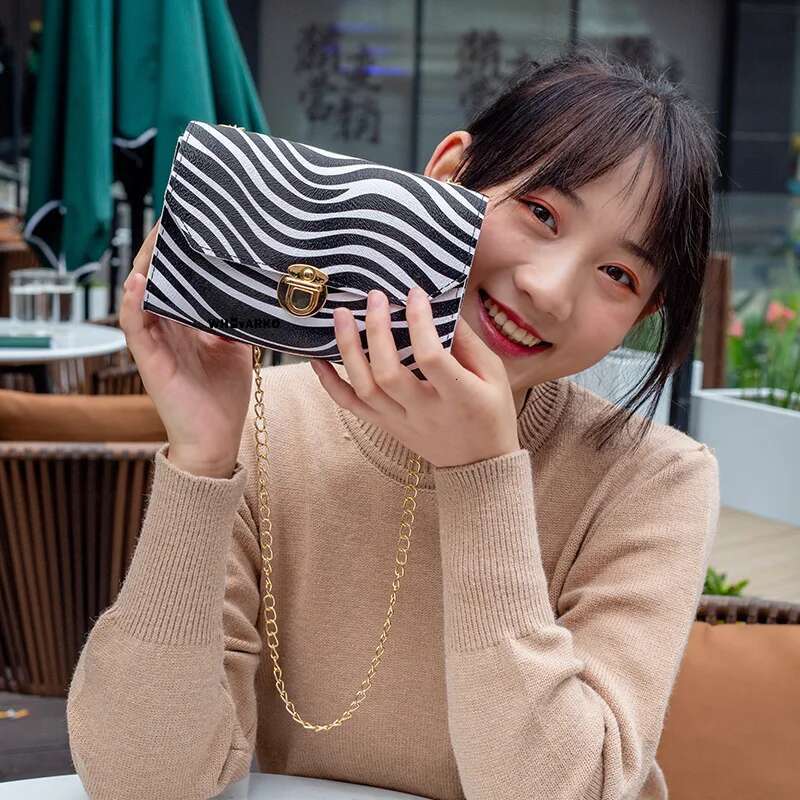 Women s Designer Chain Shoulder Bag Leopard Print Leather Handbag Women s Handbag Fashion Crossbody Bag Casual Wallet Storage Bag Letter Envelope
