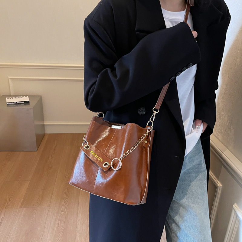 Summer New Chain Leisure Bag Solid Color 2025 Fashion Designer Trend Commuting Bucket Bag Women s Crossbody Bag Mini Handbag Wallet Storage Bag