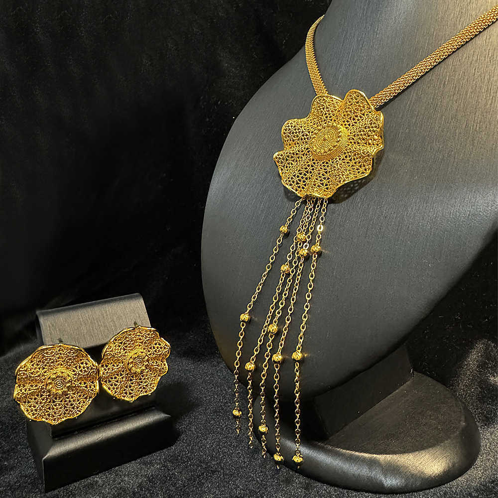 Hot selling recommendation Dubai 24k gold-plated womens jewelry set necklace bride necklace earrings two-piece set W250312