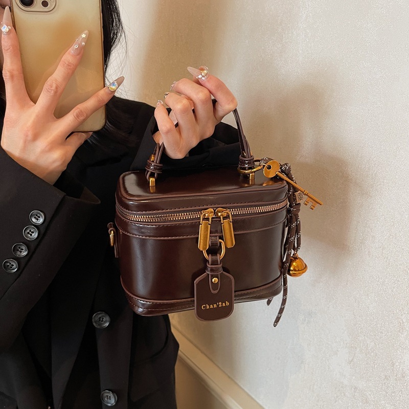 2025 New High End Handheld Bag For Women's Fashion Designers Popular Multi Functional Small Fragrant Bag Commuter Single Shoulder Crossbody Bag M