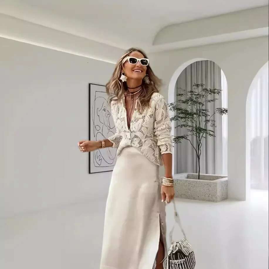 Fashionable Elegant White Round Embroidery Top Women's Crew Neck Sweater Cross-Border Spring 2024
