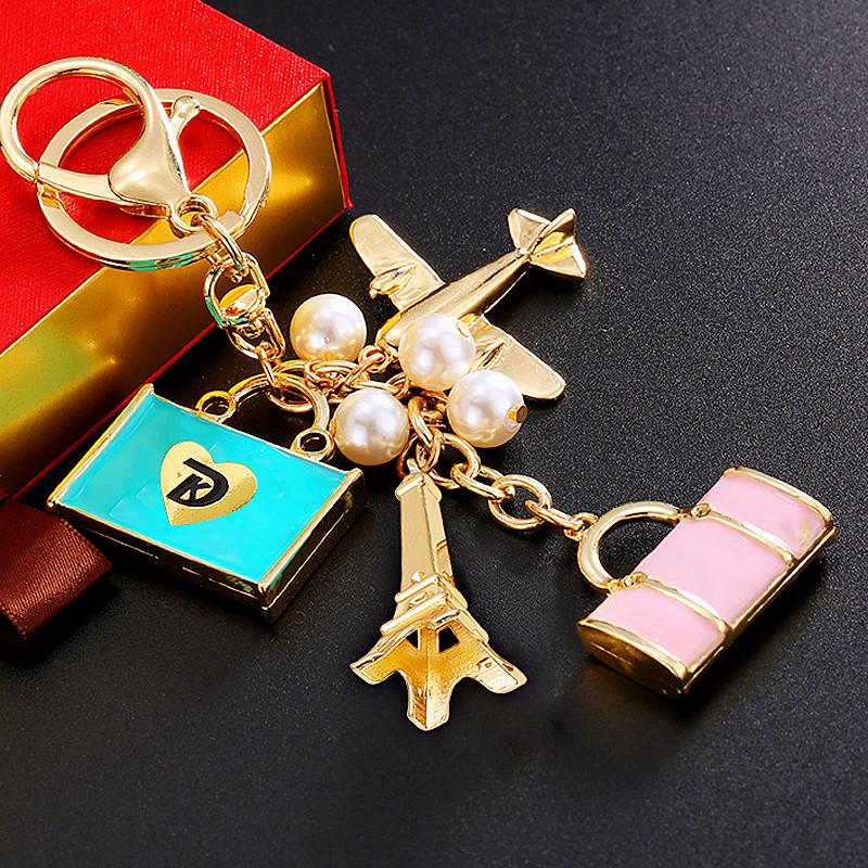 Sophisticated Lady's Metal Keychain Ring: Sparkling Diamond Pendant Ideal for Bags & Vehicles