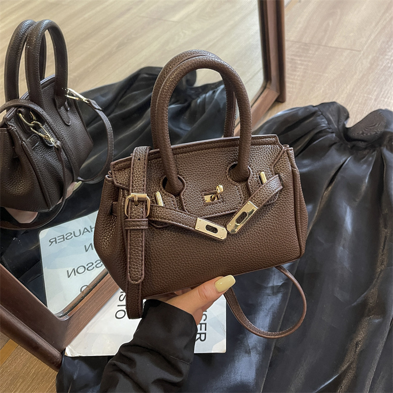2025 New Women s Handbag Simple Fashion Designer High End Soft Leather Storage Bag Popular Crossbody Bag Outdoor Leisure Wallet Makeup Bag