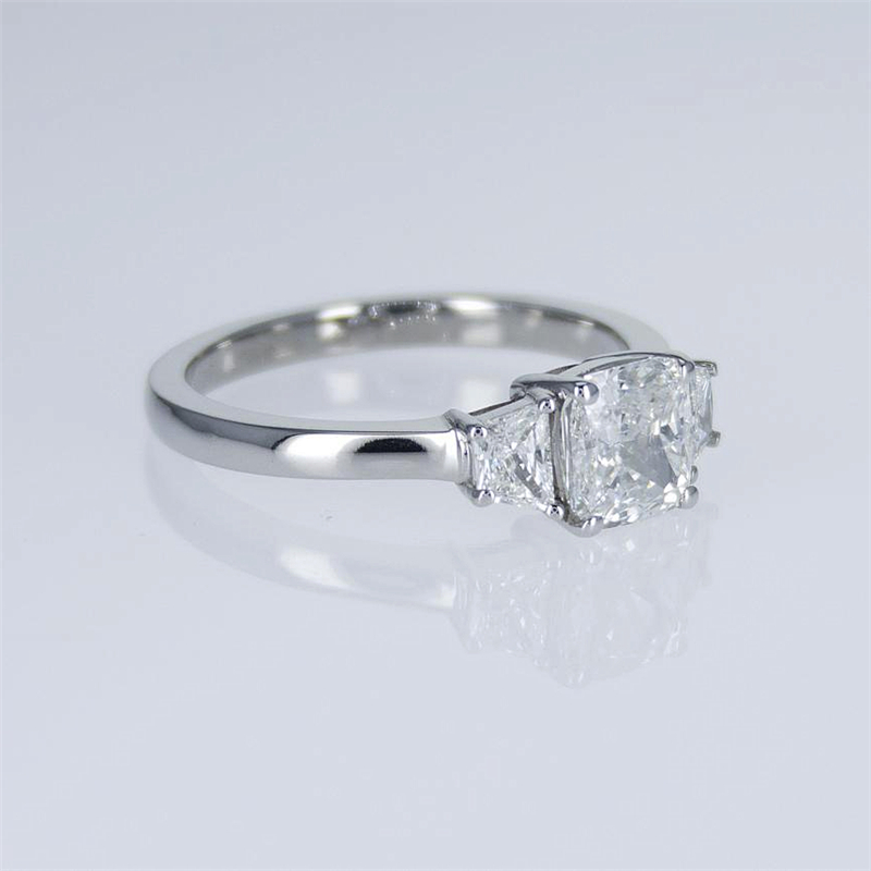 18K Solid White Gold 1.0ct Cushion Cut Trapeziod Cut Luxuery Fashion Lab Grown Diamond Engagement Ring For Women