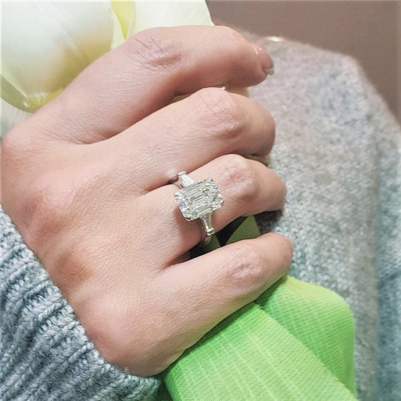 Jewelry Solid Gold Ring For Women 3.0 Carat Emerald Cut Lab Grown Diamond IGI Certificate Trapezium 3 Stones Womens Engagement Ring