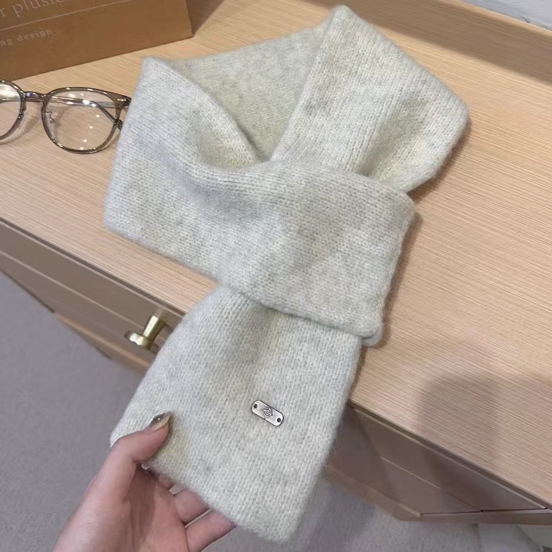 K112 Exported to Korea! Wool knitted blended ear-piercing small scarf winter solid color warm neck scarf wholesale
