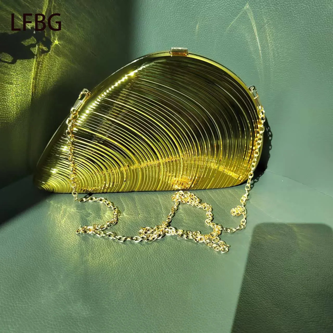 2025 Shell Shaped Acrylic Purse Clutch Bag Gold Purse Bag With Gold Chain 250305