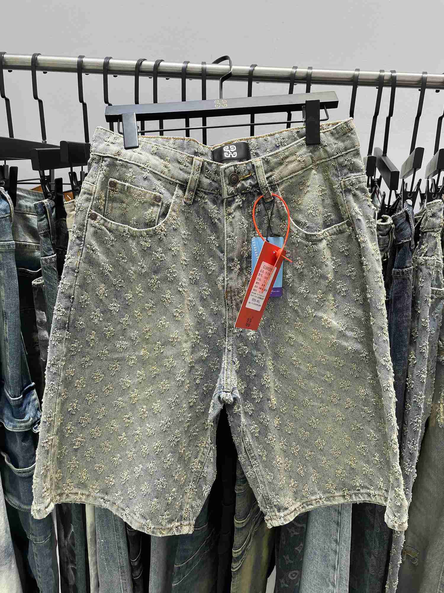 New Summer Mens Distressed Shorts Retro Jacquard Straight Leg Mens Denim ShortsXJ250313