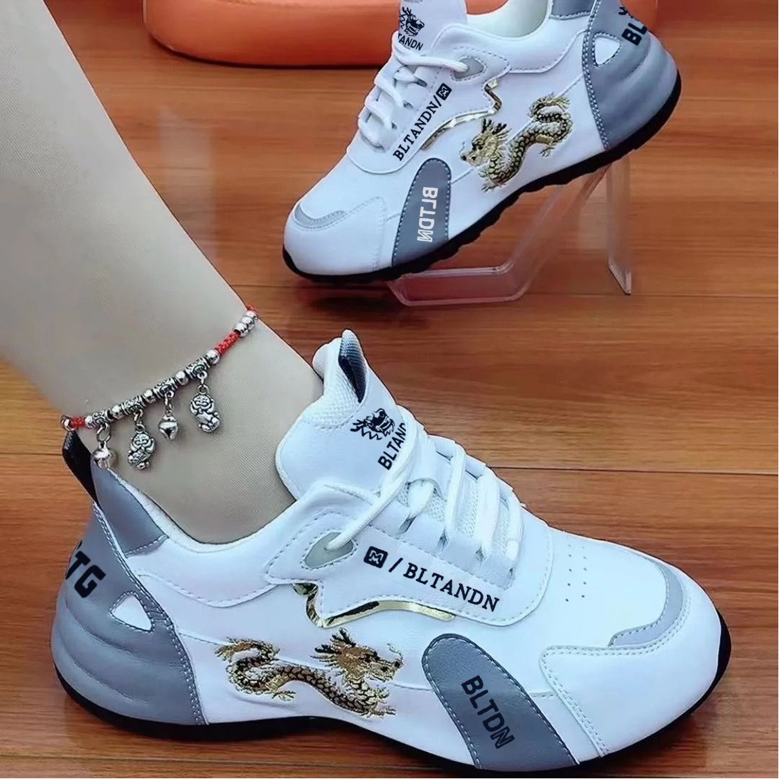 2025 New Unisex Women's Designer Trendy Fashion Running Sports Multi functional Soft soled White Shoes Men's Shoes