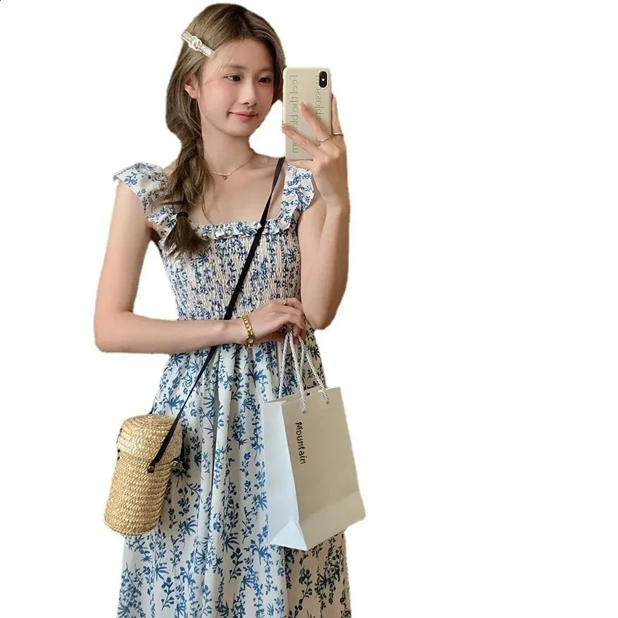 Sweetheart Slimming Tank Dress Blue Floral Printed Waist-Fitted Long Dress For Women Relaxed Vacation Style 250313