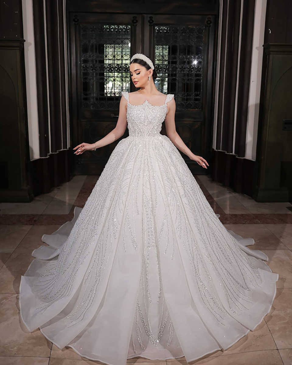 A e Women Wedding Sheer Neck Sleeveless Bridal Gowns Pearls Beaded Lace Sweep Train Dress Custom Made