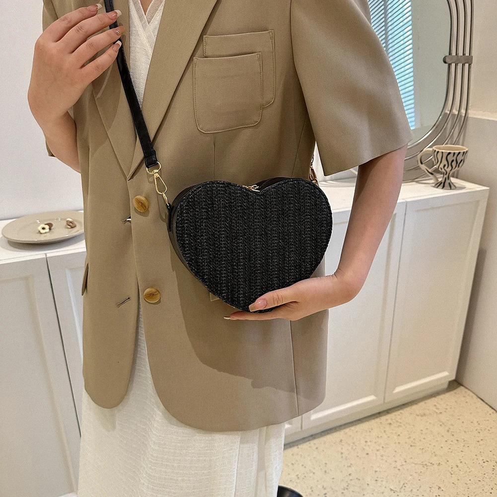 Love Heart Shaped Straw Bag for Women Shoulder Messenger Bags Luxury Designer Handbag Tote Summer Beach Vacation Bolsas 2023 R250312