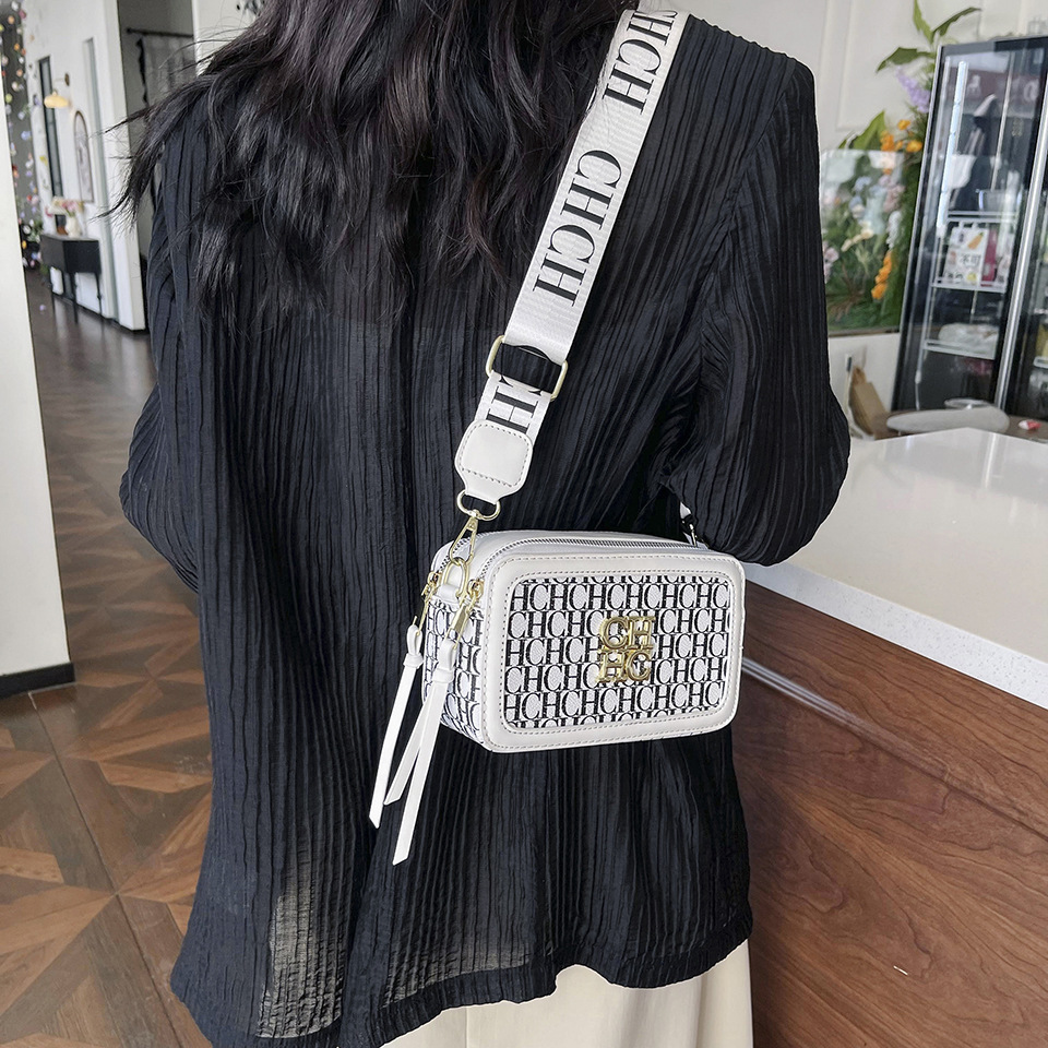 Free Shipping New Designer Bag, Summer Popular Urban Minimalist Small Bag Fashionable High-quality Women's Shoulder Crossbody Bag Wallet