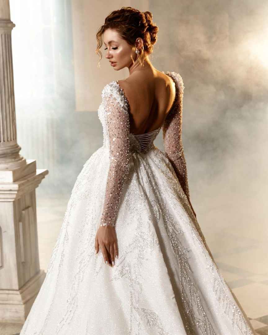 Elegant A e Women Wedding Sheer Neck Long Sleeves Backless Bridal Gowns Sequins Pearls Sweep Train Dress Custom Made
