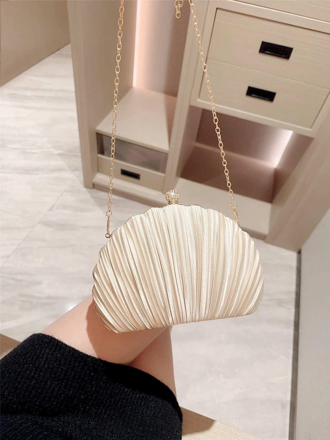 Shell Evening Bag Cheongsam Diamond Clutch Bag Chain Bag Evening Dress Bag Pleated Bag Banquet Bag 250305