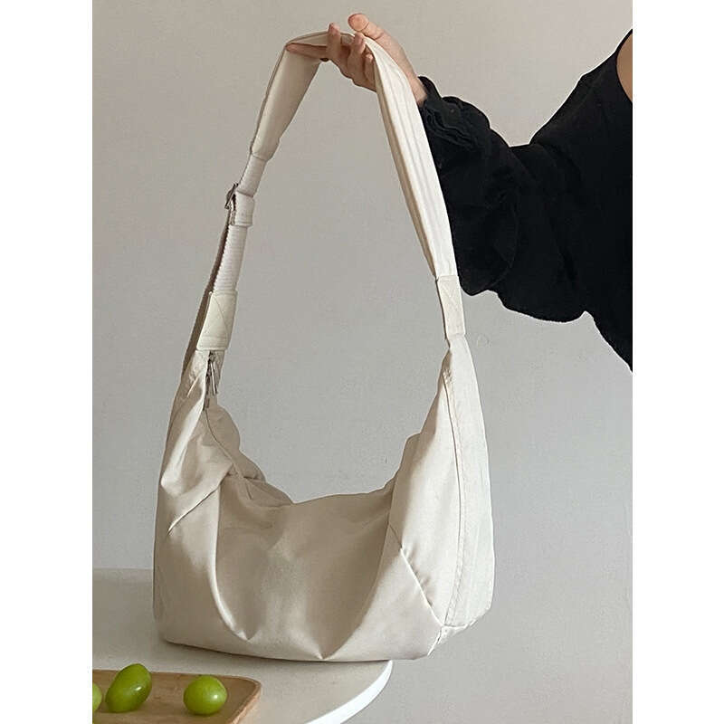 New Korean niche Instagram lightweight nylon fabric single shoulder crossbody bag for women's versatile commuting original style dumplings