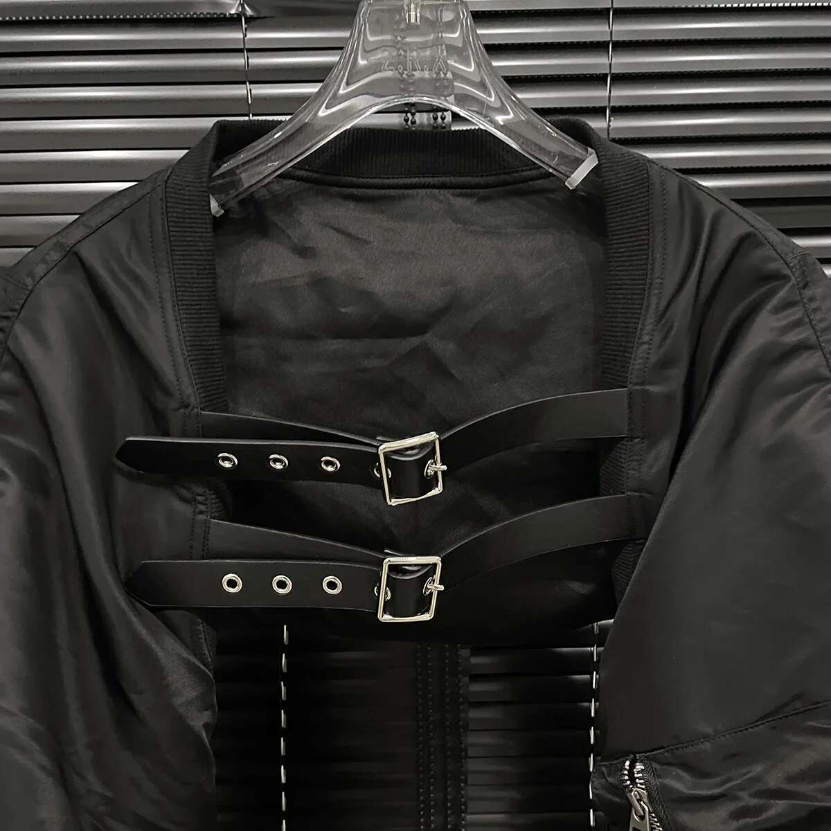 Autumn New Niche Design Black Shoulder Vest Women's Leather Flight Plane Style Cropped Jacket Crew Neck Pattern