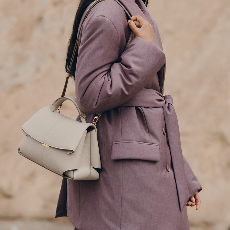 French Niche Poeive New Smile High-End Sense, Noble Concubine Bag, Handbag, Crossbody Leather, Women's Handbag