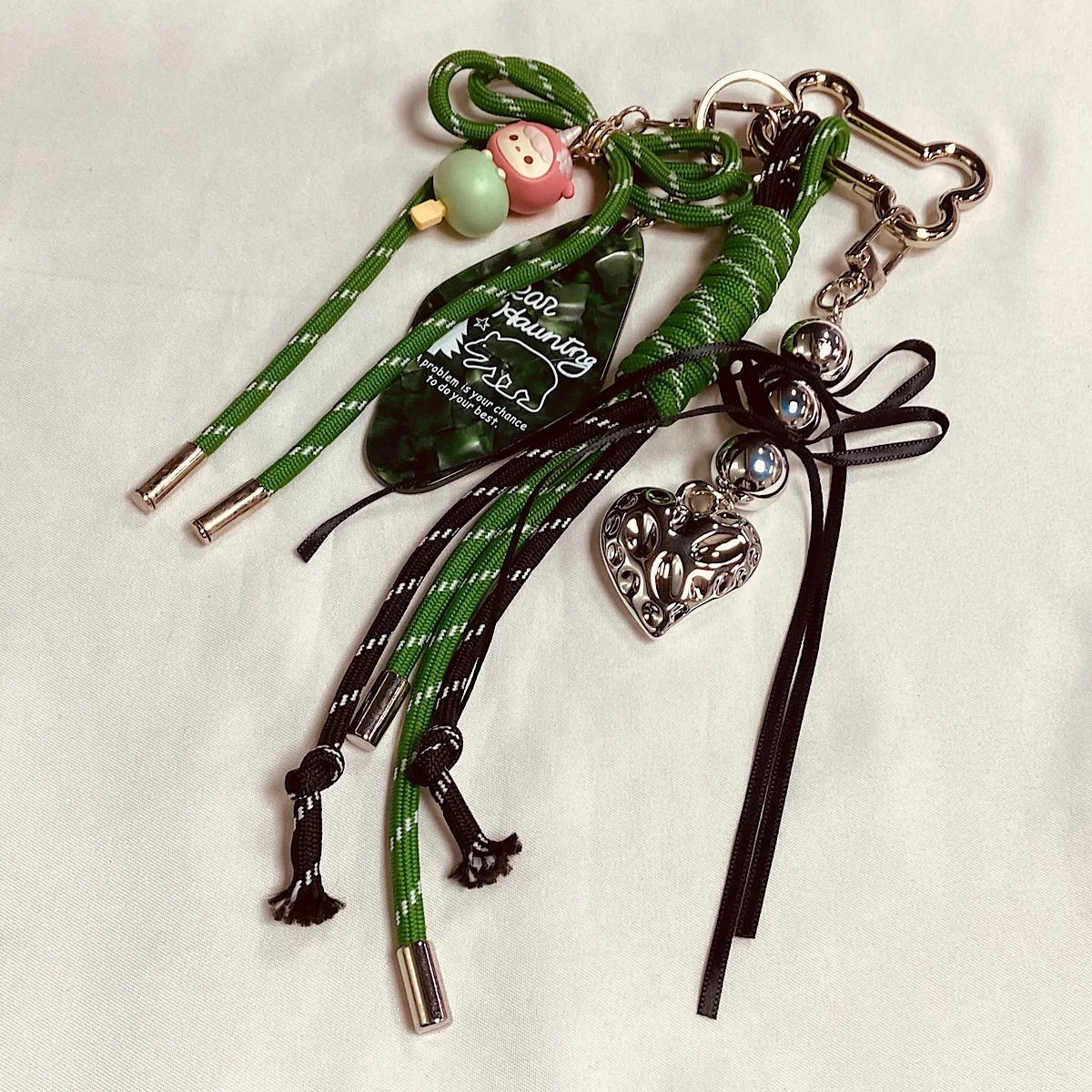 Bag pendant cartoon bag buckle retro rope bracelet bow love versatile bag accessories keychain gift 250311