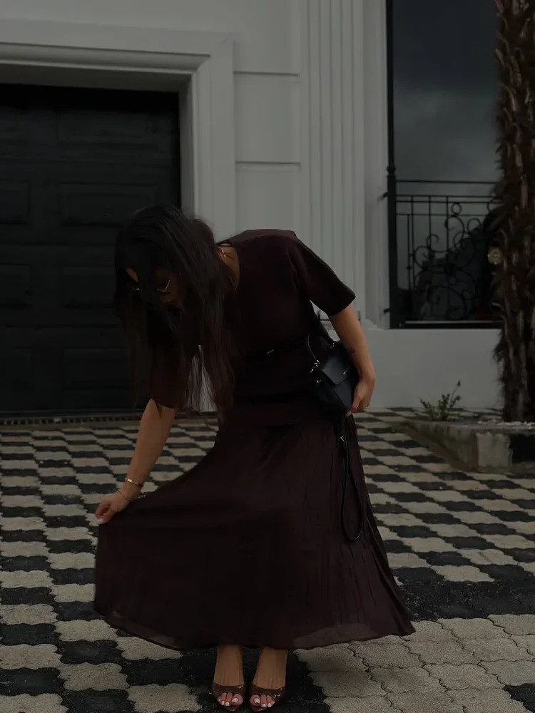 Fashion Brown Knit Pleated Patchwork Dresses Elegant Round Neck Short Sleeve Slim Fit Dress Female Commute Outdoor 250313