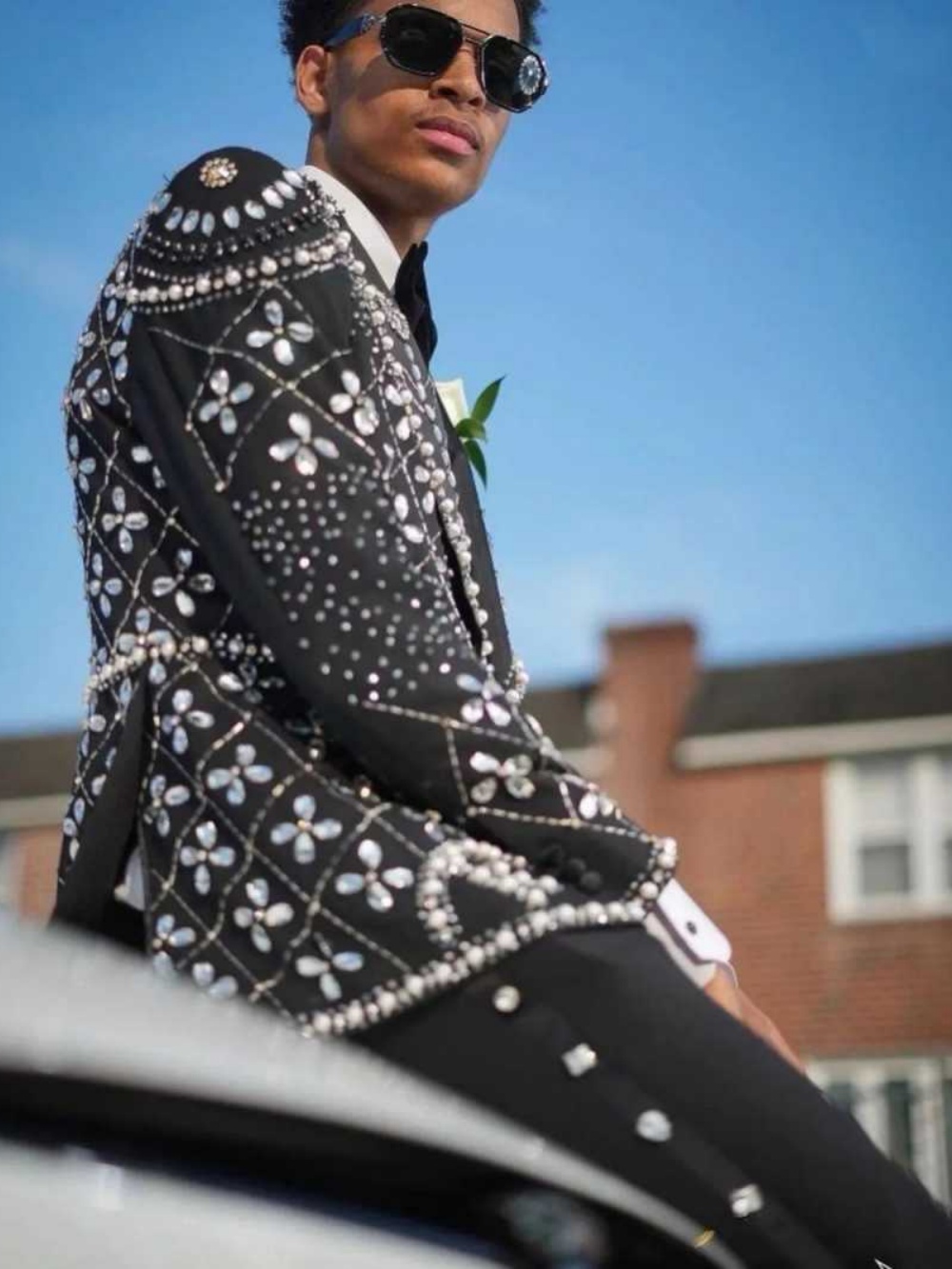 Luxury Wedding Tuxedos Crystal Beaded Men Suit Peaked Lapel 2 Piece Set Jacket Pants Unique Groom Business Blazers Customized