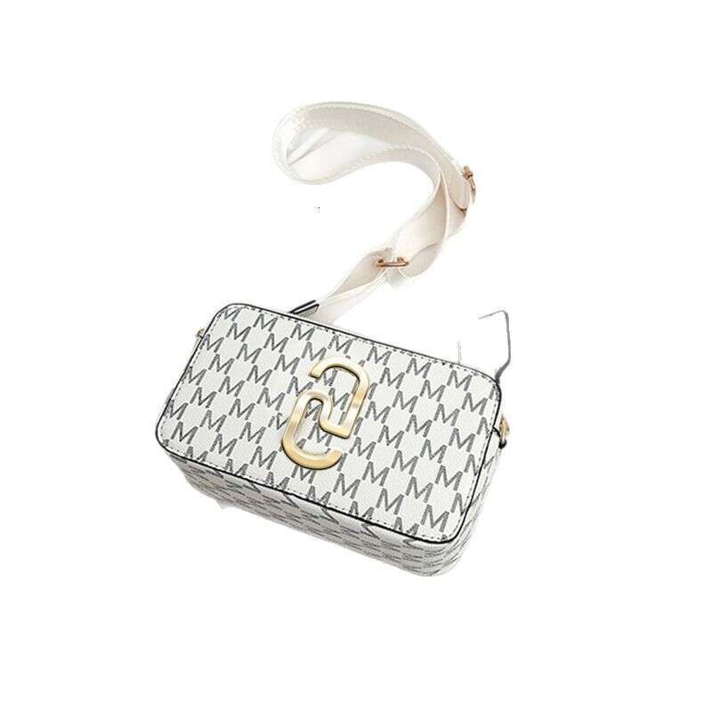 MJ original shoulder 2024 winter new beautiful and fashionable commuting crossbody women's versatile camera bag