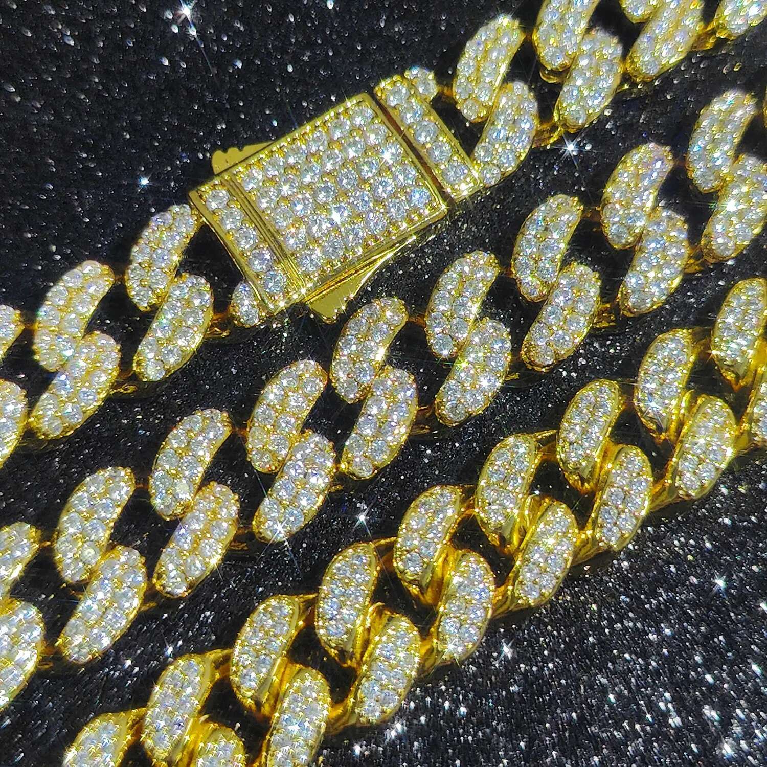 2025 Width 12mm Hip Hop Iced Out Bg Necklace High Quality Miami Cuban Chain Necklaces Fine Jewelry Gift for Men Women