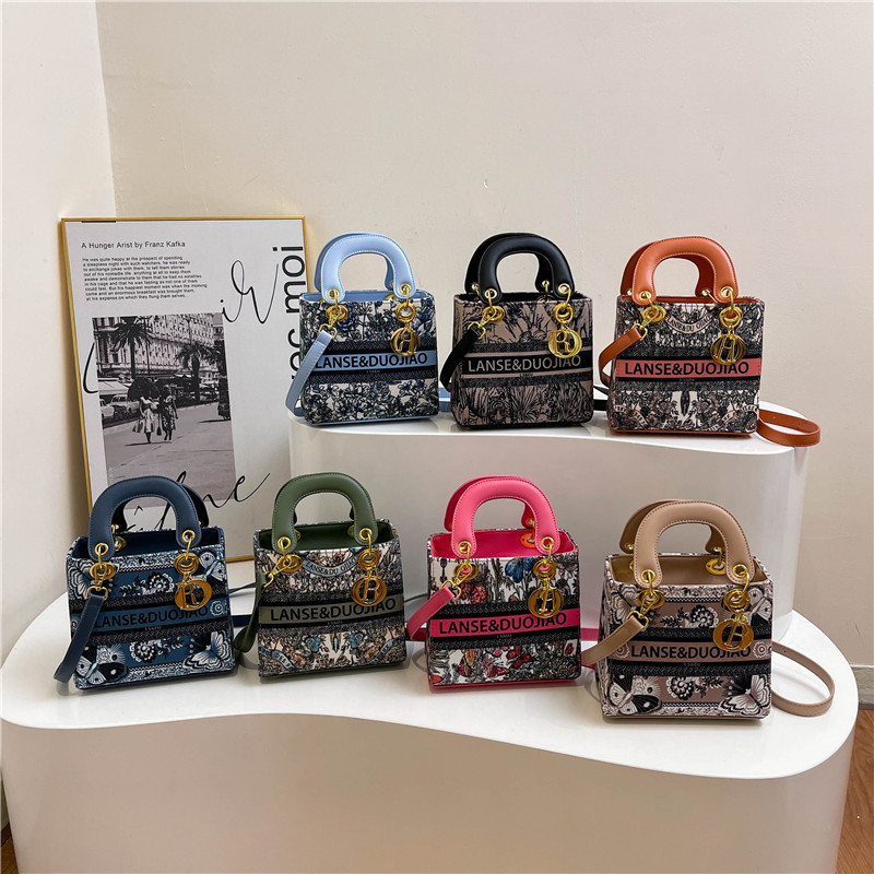 free shipping designer Shoulder Bags for woman Casual Fashion letter vintage embroidery solid bag