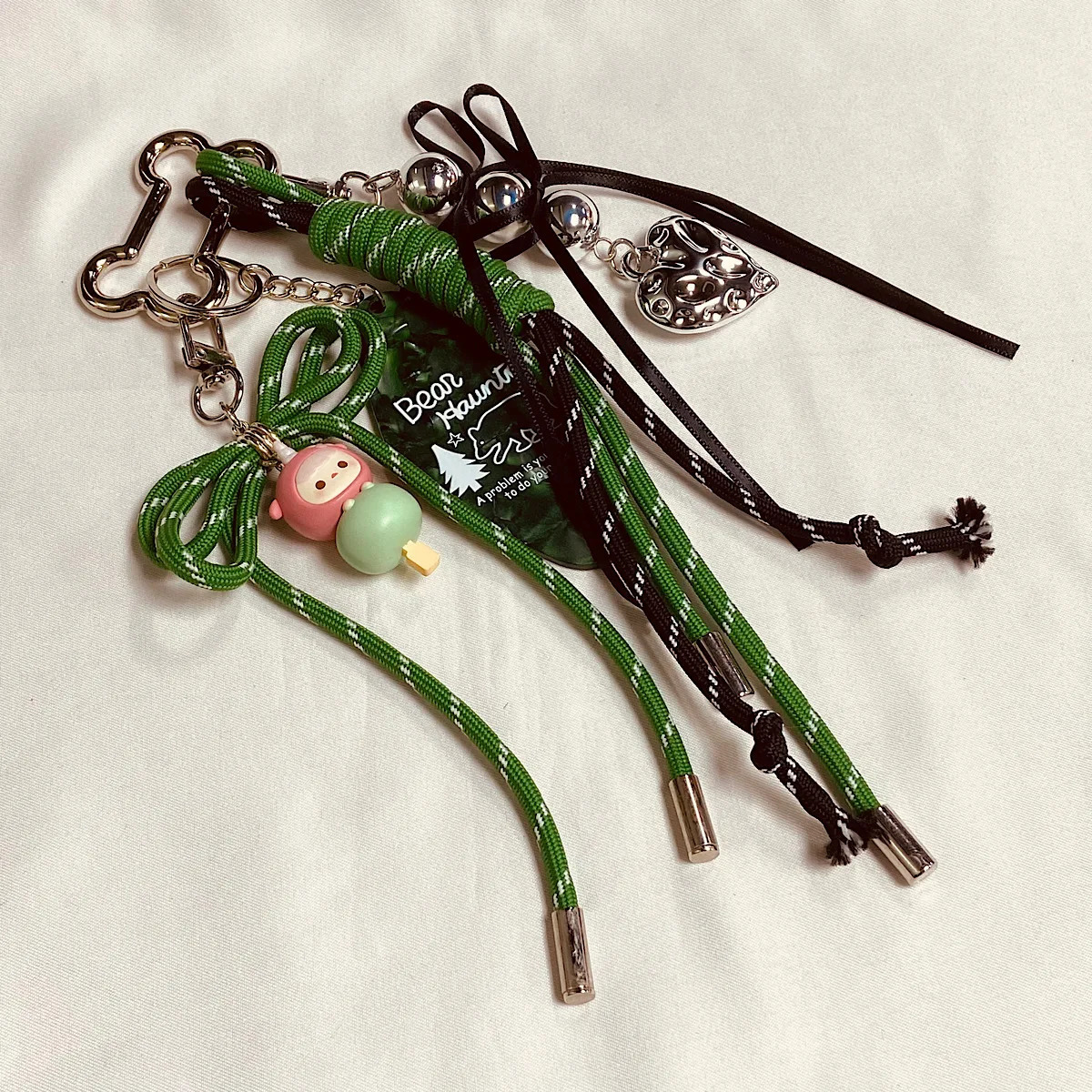 Bag pendant cartoon bag buckle retro rope bracelet bow love versatile bag accessories keychain gift 250311