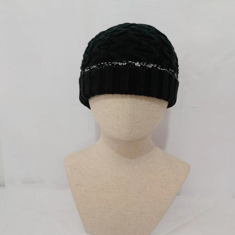 High-Quality Brimless Knitted Beanie for Men and Women Durable Fabric with Multiple Color Options