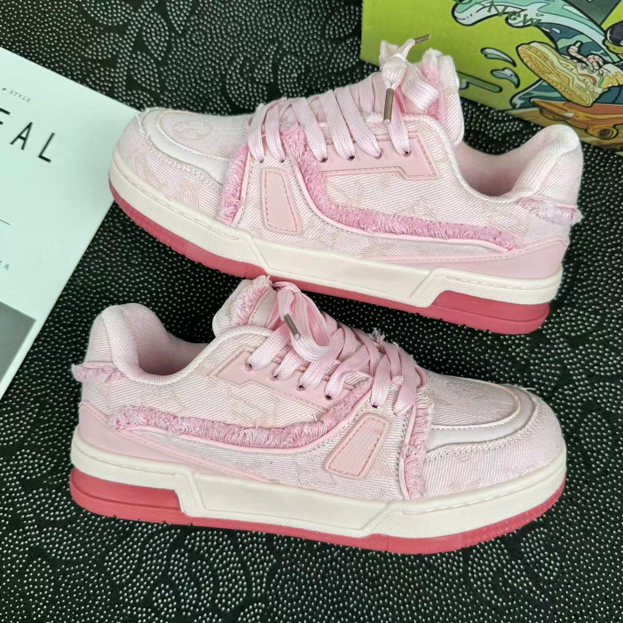 2025 New Pink Cowboy Silk Edge Designer Trendy Fashion Bread Women's Couple Small Group Sports and Leisure Men's Shoes