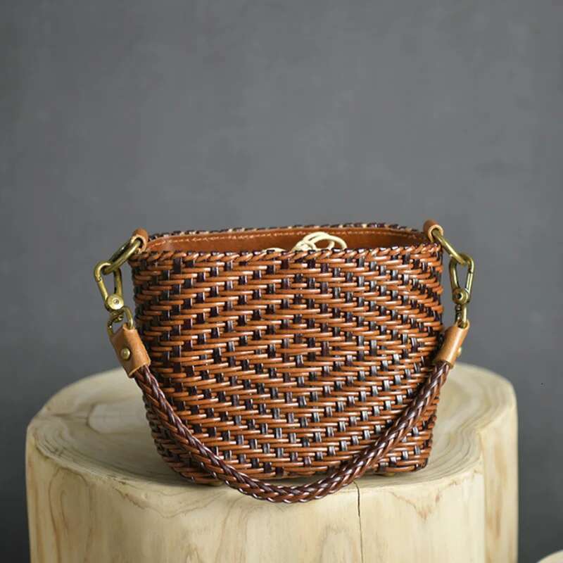 Autumn And Winter New Crossbody Leather Japanese Small Square Retro Hand-Woven Personalized Women's Bag
