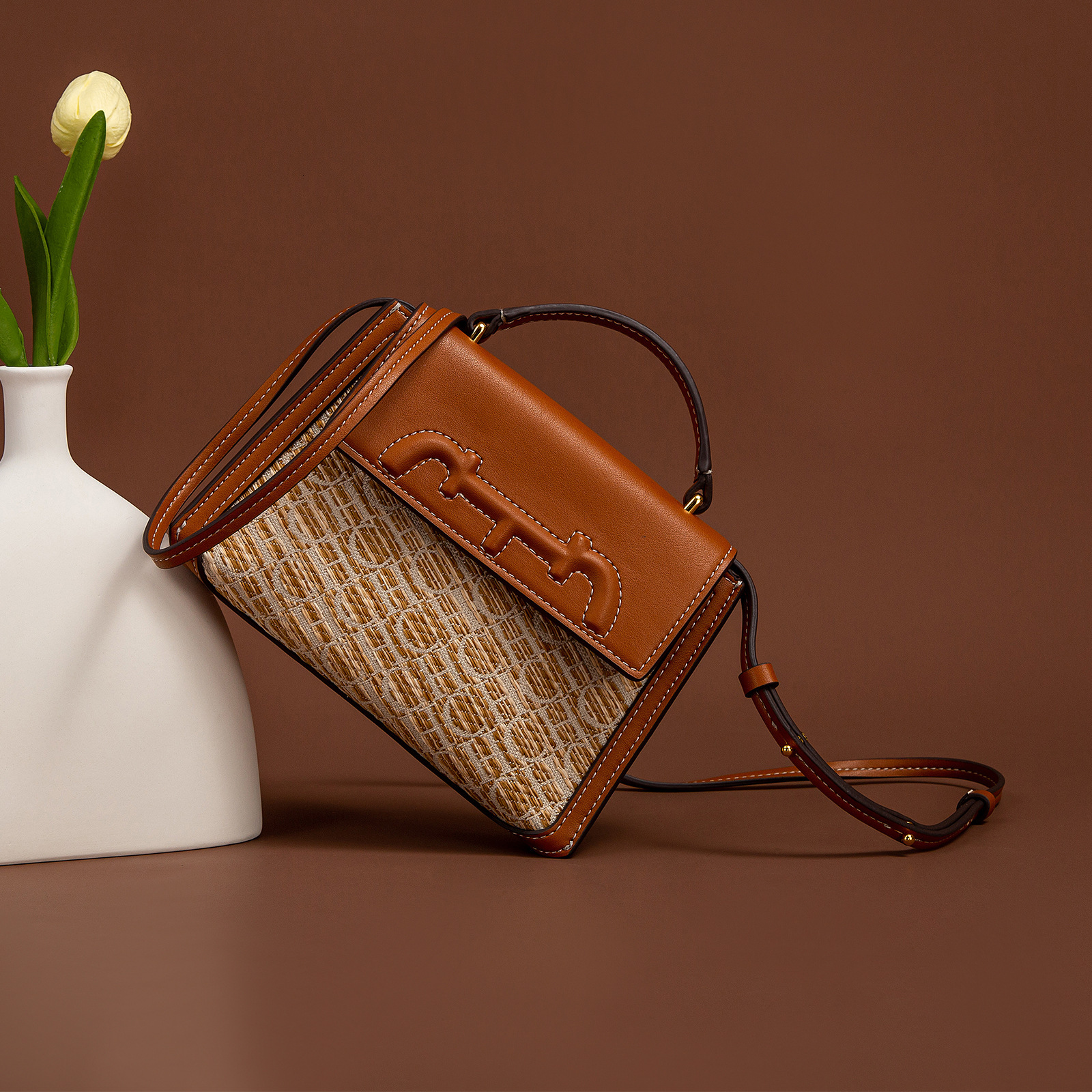 CHCH New Fashionable Handbag, Versatile Women's Bag, Niche Crossbody Bag