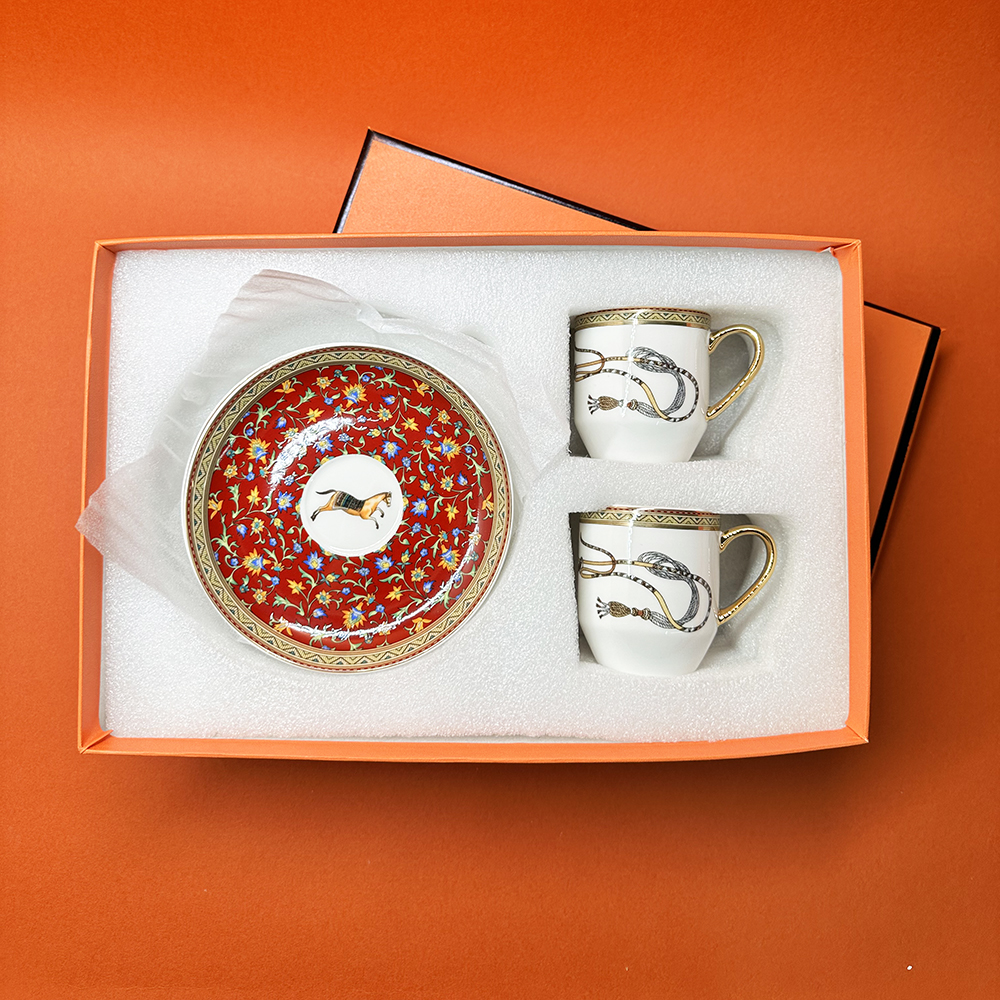 Horse Design European Bone china set Top Grade Porcelain coffee cup and saucer Gifts Pearl glaze