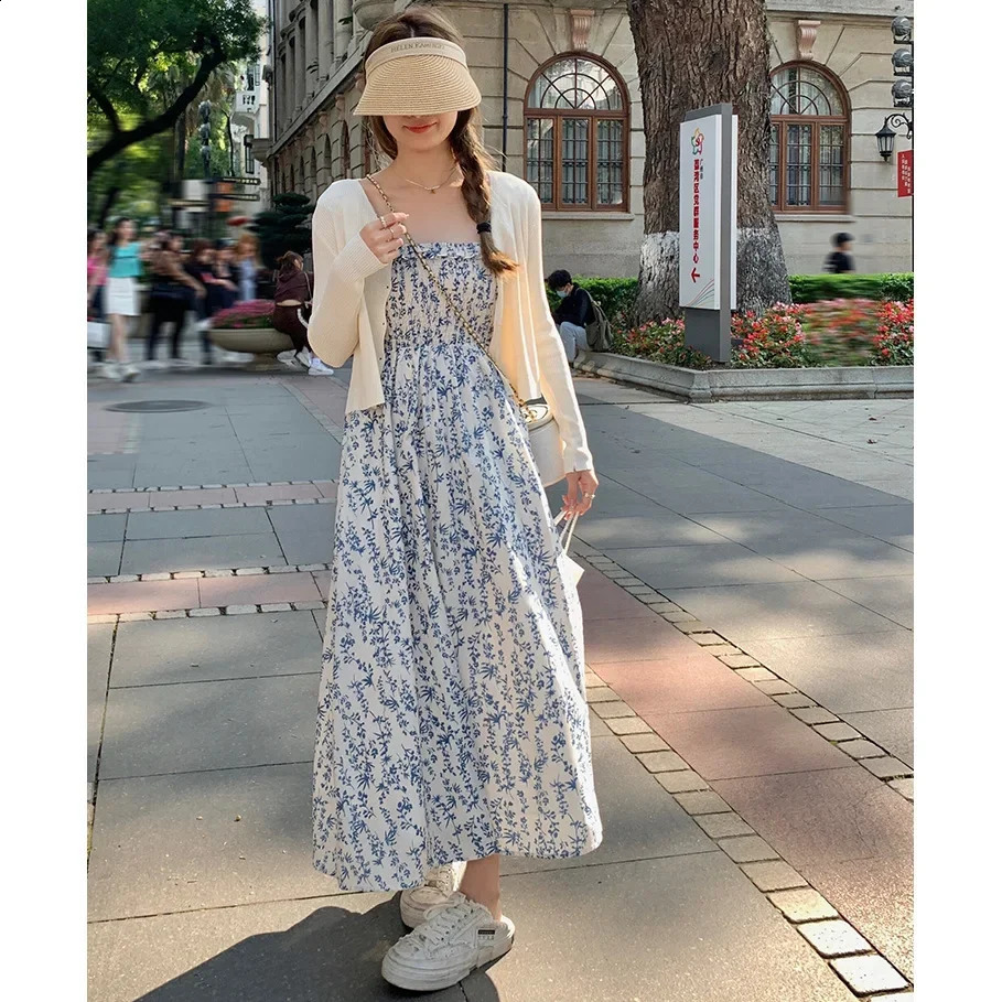 Sweetheart Slimming Tank Dress Blue Floral Printed Waist-Fitted Long Dress For Women Relaxed Vacation Style 250313