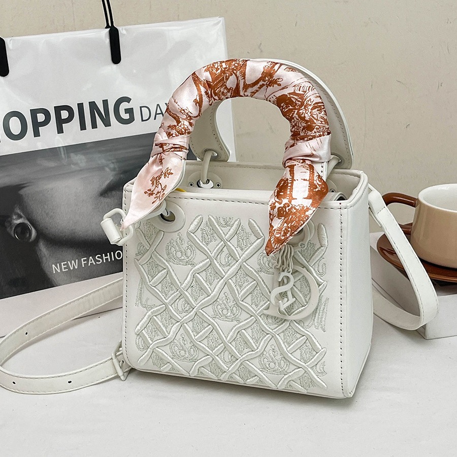 Designer's Fashionable And Simple 2025 New High-end Embroidered Silk Scarf, One Shoulder Diagonal Cross Women's Handbag