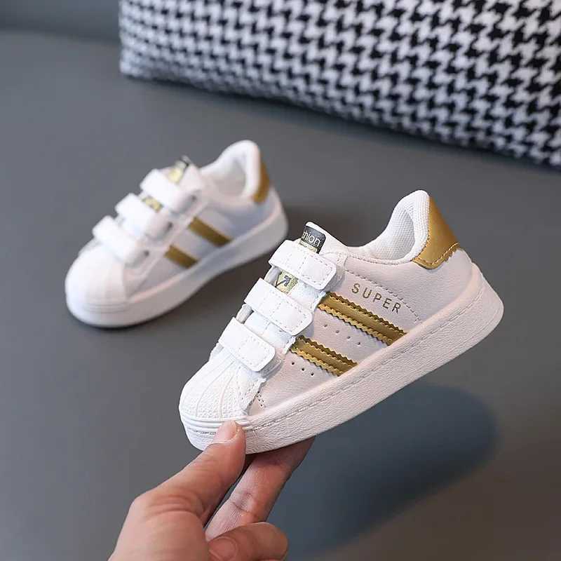 Childrens sports shoes childrens fashion design white anti slip casual shoes boys and girls hook breathable sports shoes childrens outdoor shoes M2503