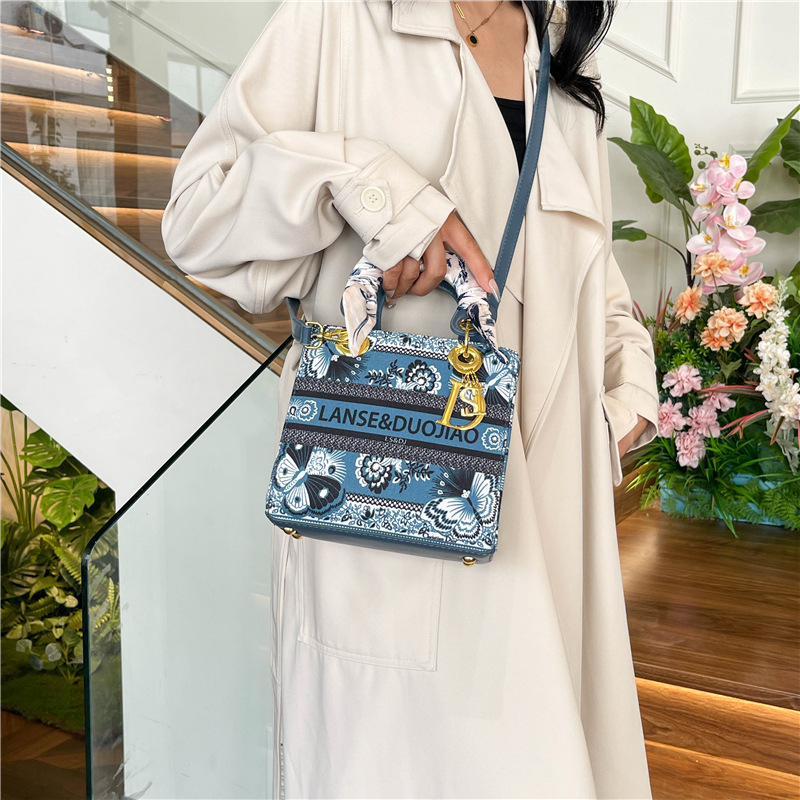 free shipping designer Shoulder Bags for woman Casual Fashion letter vintage embroidery solid bag