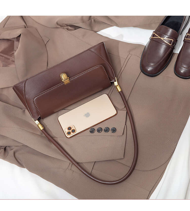 High end handbag with stylish texture, featuring a French stick and underarm bag. The 2025 new versatile single shoulder box bag is trendy