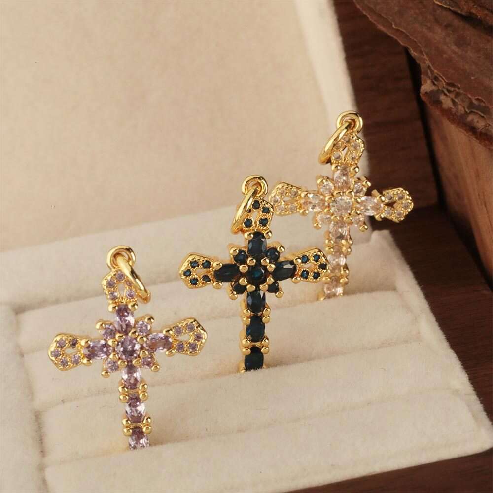 designer hot selg new product copper gold-plated micro inlaid zircon cross pendant necklace for women